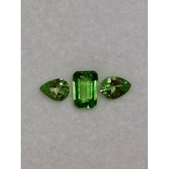 0.7ct Beautiful fire Tsavorite Set