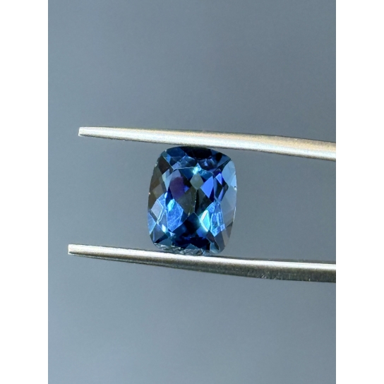 3.2ct London Blue Topaz
