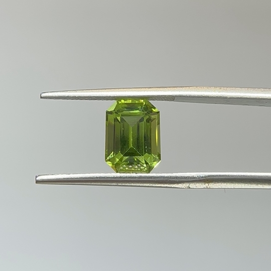 2.8ct Peridot P13
