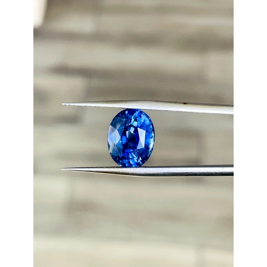 5.99ct Blue Sapphire - Oval 