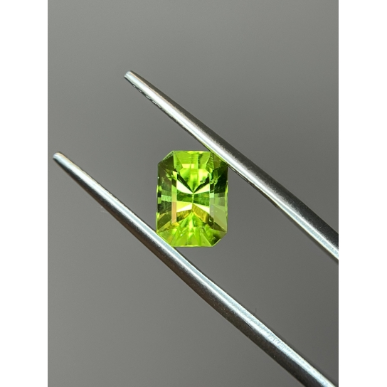 1.9ct Peridot