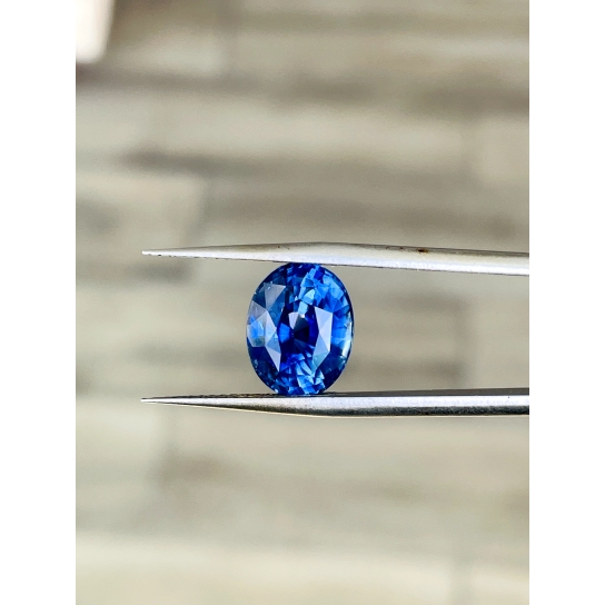 5.99ct Blue Sapphire - Oval 