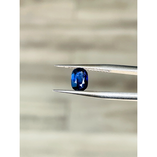 1.05ct Royal Blue Sapphire 