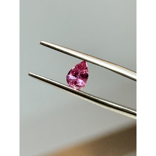0.86ct Brillianf Cut Pink Sapphire