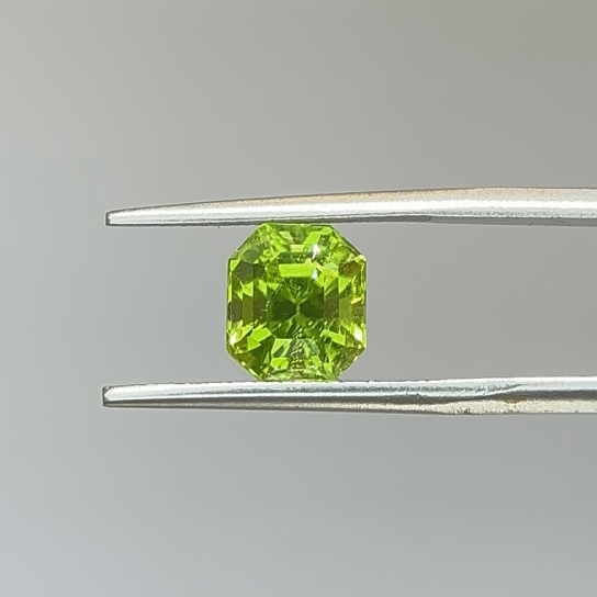 2.9ct Peridot