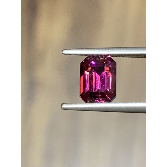 2.7ct Rhodolite Garnet 
