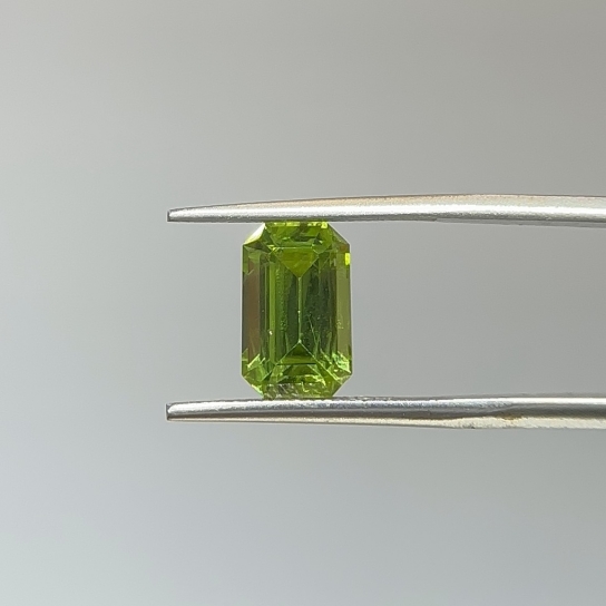 3.4ct Peridot