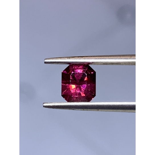 1.7ct Rhodolite Garnet 