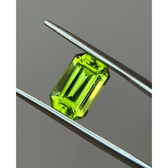 3.4ct Peridot