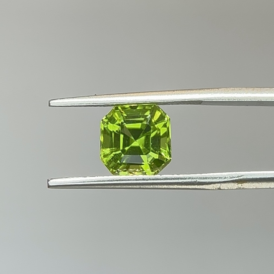 2.8ct Peridot