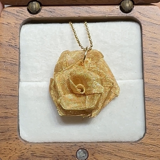 18K Gold Rose Pendant
