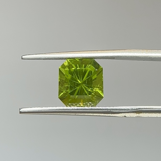 3.3ct Peridot P5
