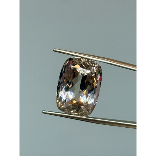 24.7ct Brilliant Cut Topaz