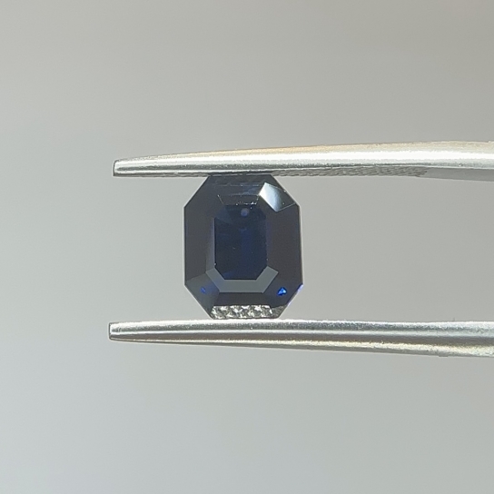 1.702ct Blue Sapphire Certified
