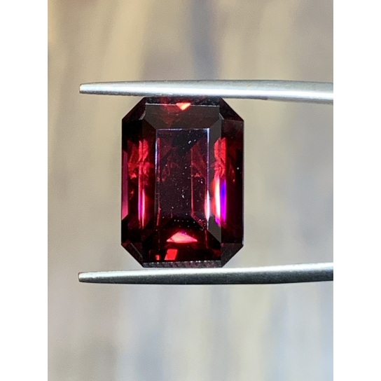 14.1ct Rhodolite Garnet