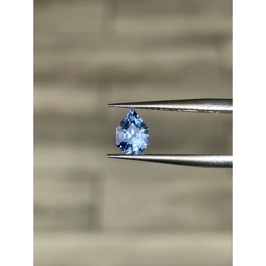 0.91ct Blue Sapphire 