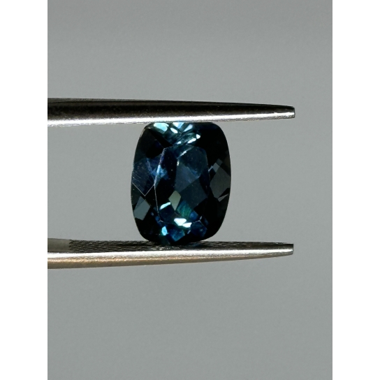 3.2ct London Blue Topaz