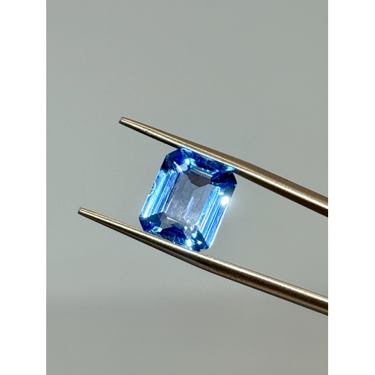 6.7ct Excellent Faceted Swiss Blue Topaz