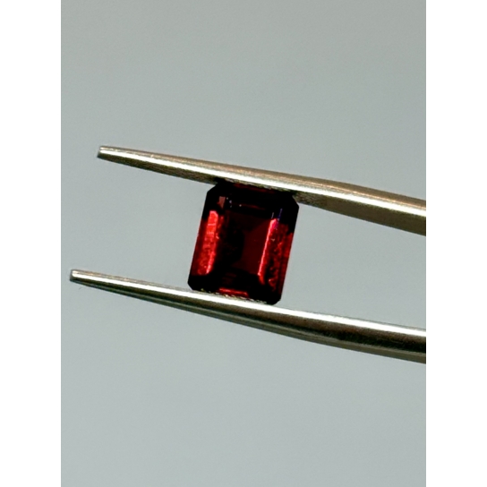 2.50ct Excellent Faceted Rhodolite Garnet