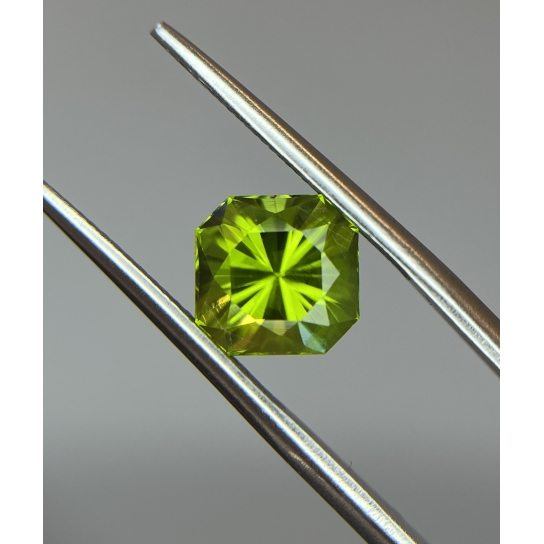3.1ct Peridot P17