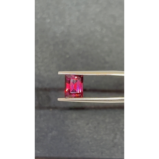 2.4ct Rhodolite Garnet 