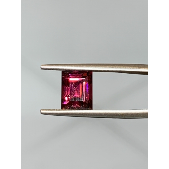 2.4ct Rhodolite Garnet 