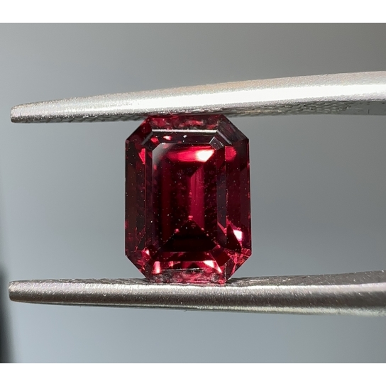2.65ct Rhodolite Garnet