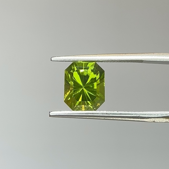 3.1ct Peridot