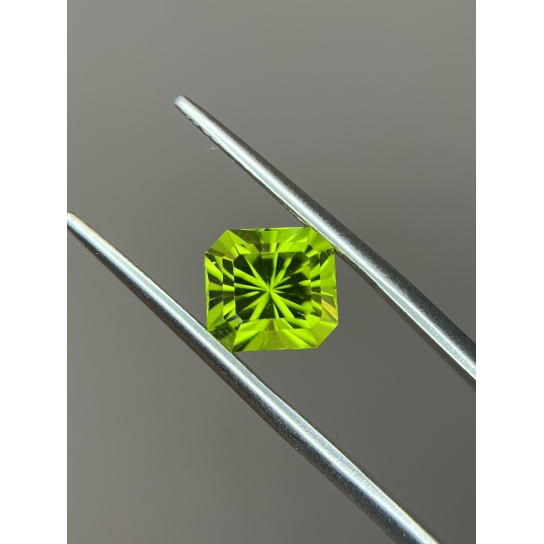 2.9ct Peridot P16