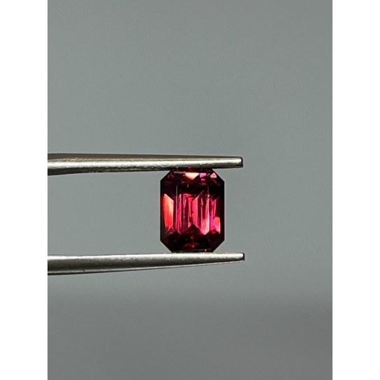 2.65ct Rhodolite Garnet