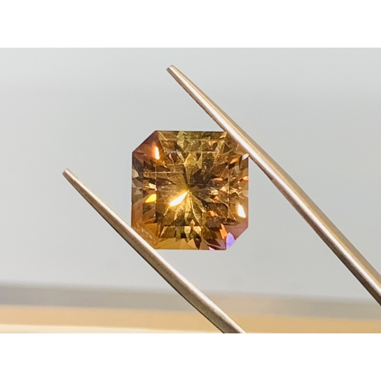 14.1ct Champagne Topaz CT9